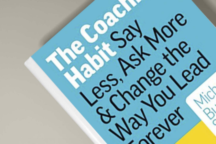 آموزه هایی از کتاب عادت کوچینگ کمتر حرف بزن، بیشتر بپرس و روش رهبری خود را برای همیشه تغییر بده